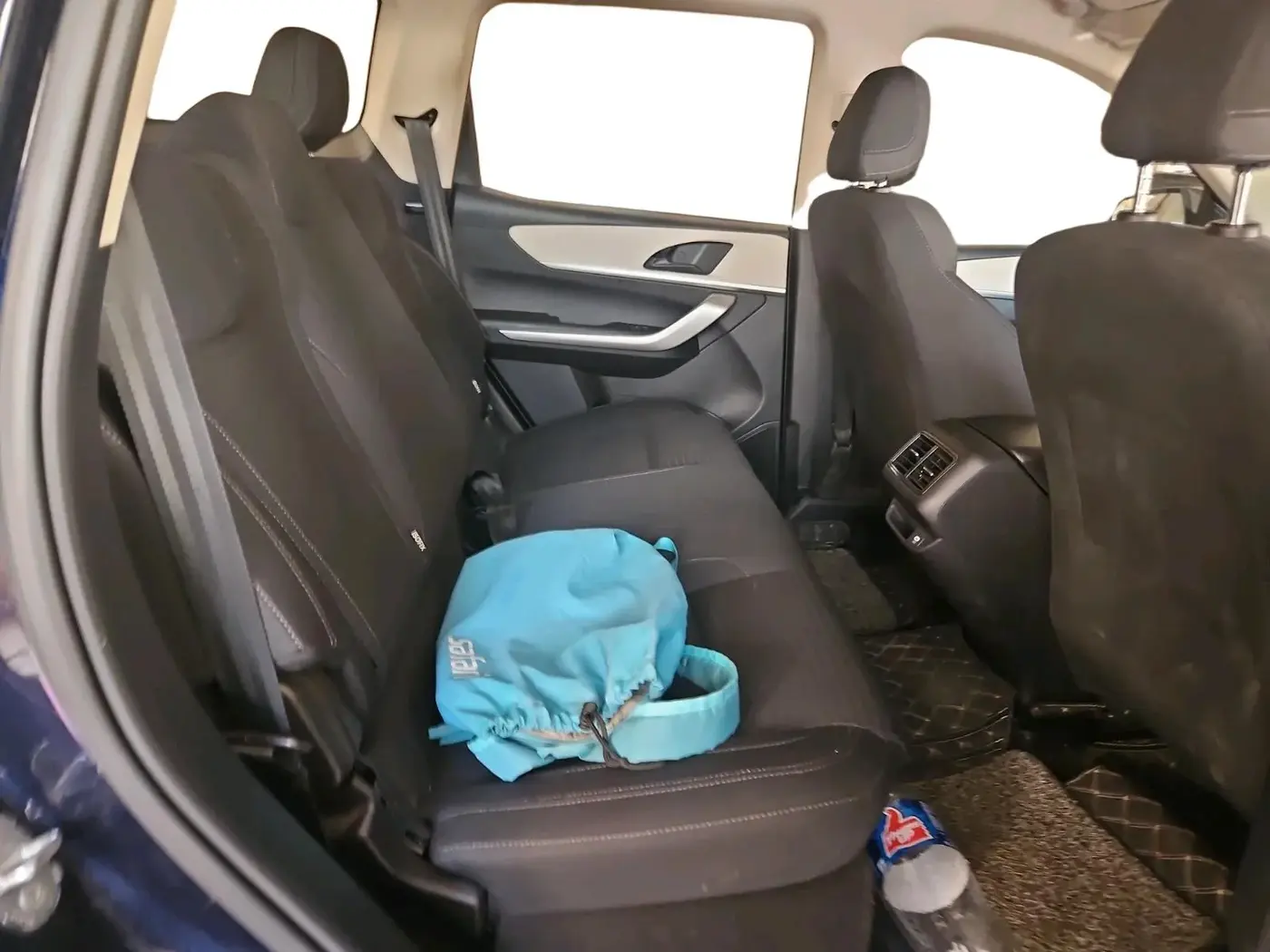 2022 Mahindra XUV700 MX P MT 5 STR, Petrol, Manual, 9,696 km, interior