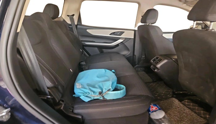 2022 Mahindra XUV700 MX P MT 5 STR, Petrol, Manual, 9,696 km, interior