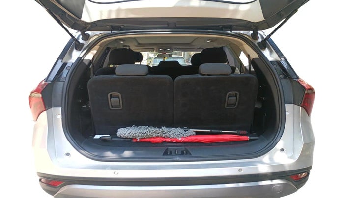 2023 Mahindra XUV700 AX 5 P MT 7 STR, Petrol, Manual, 27,968 km, exterior