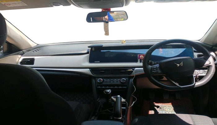 2023 Mahindra XUV700 AX 5 P MT 7 STR, Petrol, Manual, 27,968 km, interior