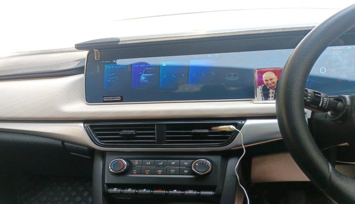 2023 Mahindra XUV700 AX 5 P MT 7 STR, Petrol, Manual, 27,968 km, interior