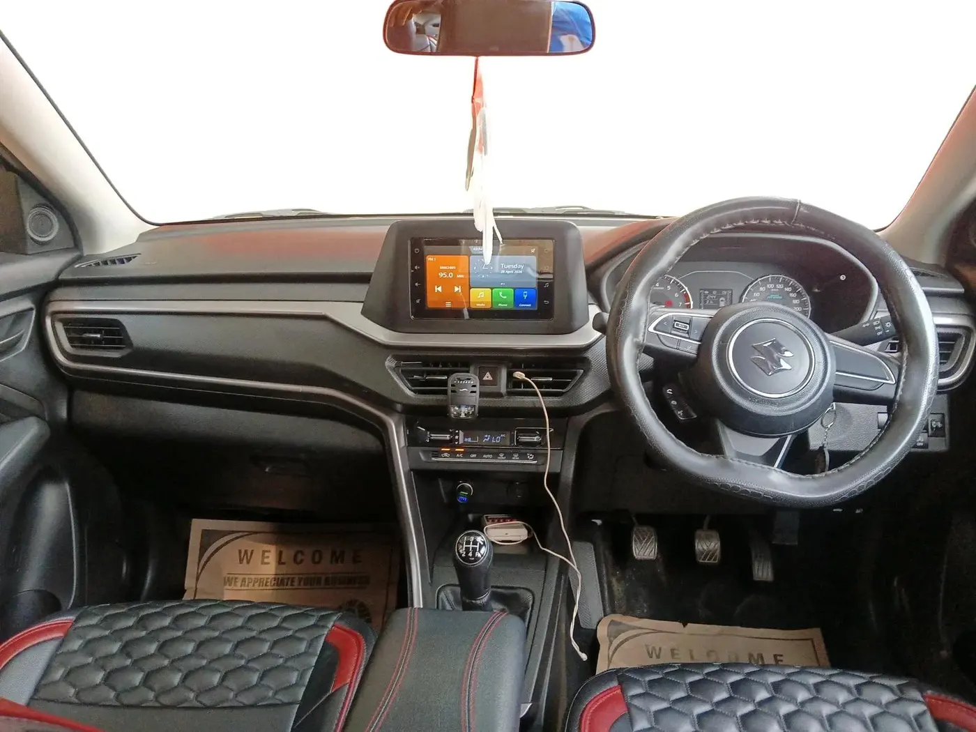 2022 Maruti BREZZA VXI SMART HYBRID, Petrol, Manual, 30,839 km, interior