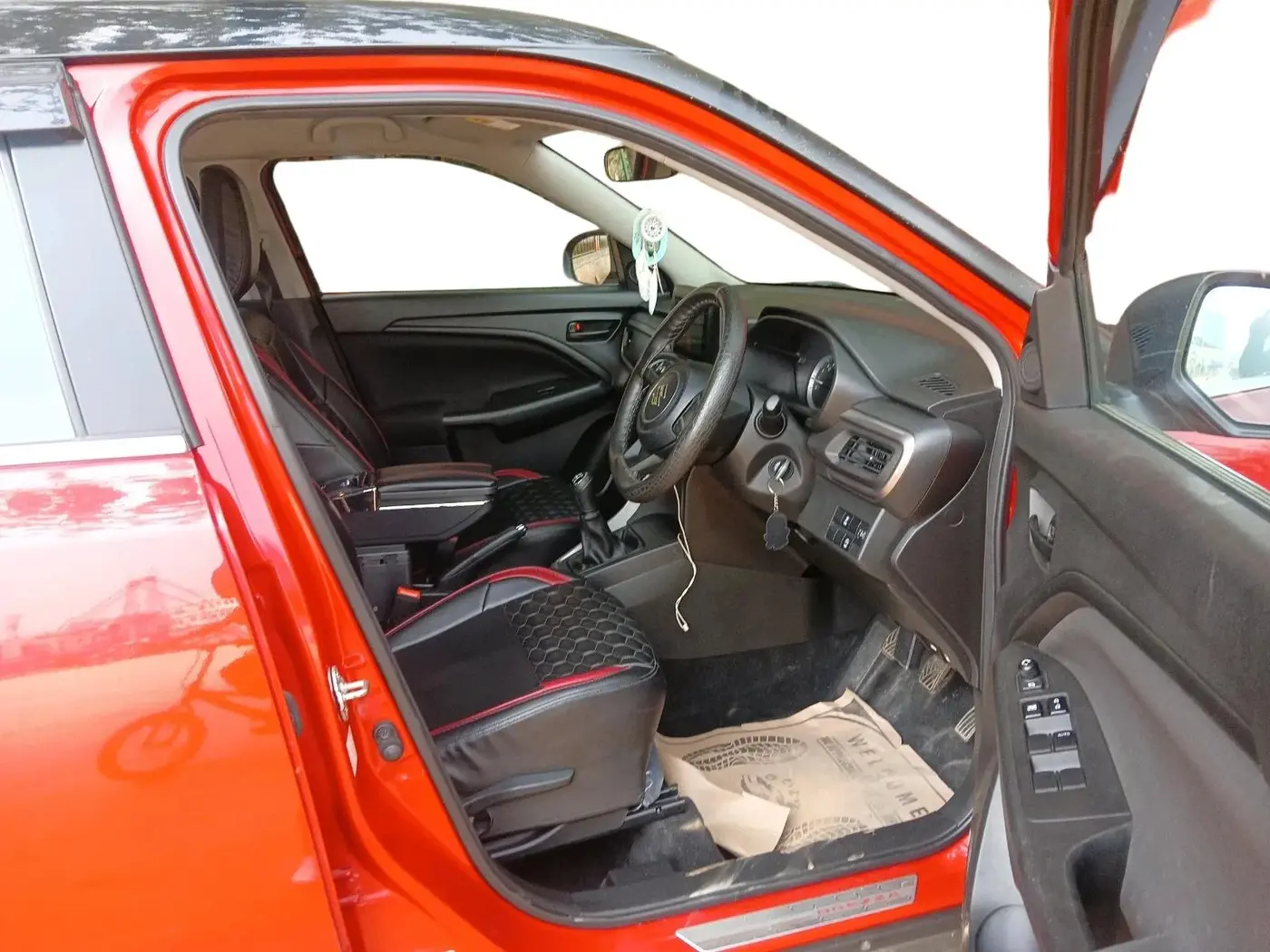 2022 Maruti BREZZA VXI SMART HYBRID, Petrol, Manual, 30,839 km, interior
