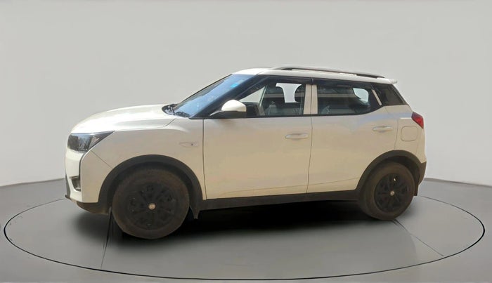 2023 Mahindra XUV300 W4 1.2 PETROL, Petrol, Manual, 22,000 km, exterior