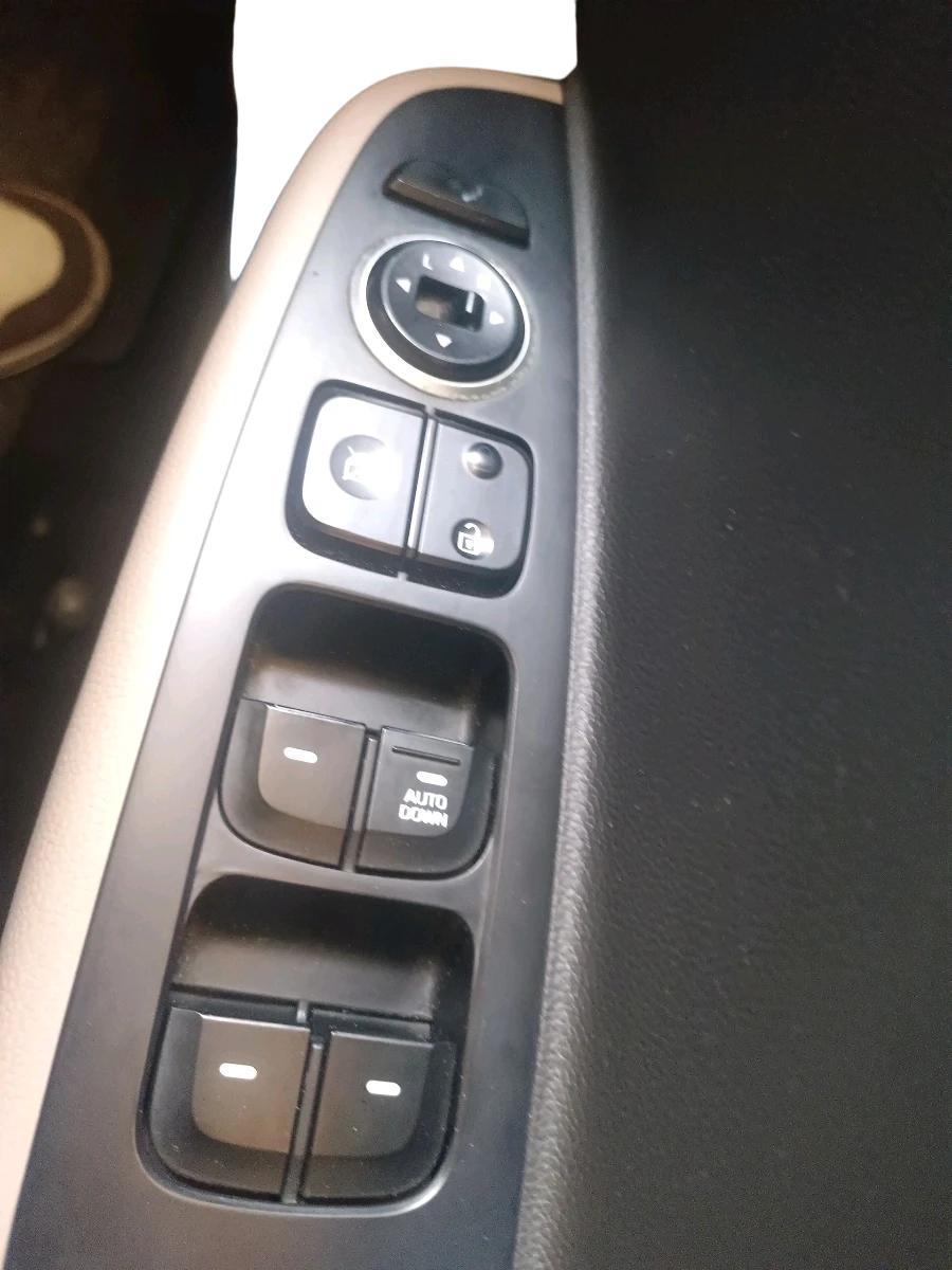 2015 Hyundai Grand i10 SPORTZ 1.2 KAPPA VTVT, Petrol, Manual, 35,770 km, interior