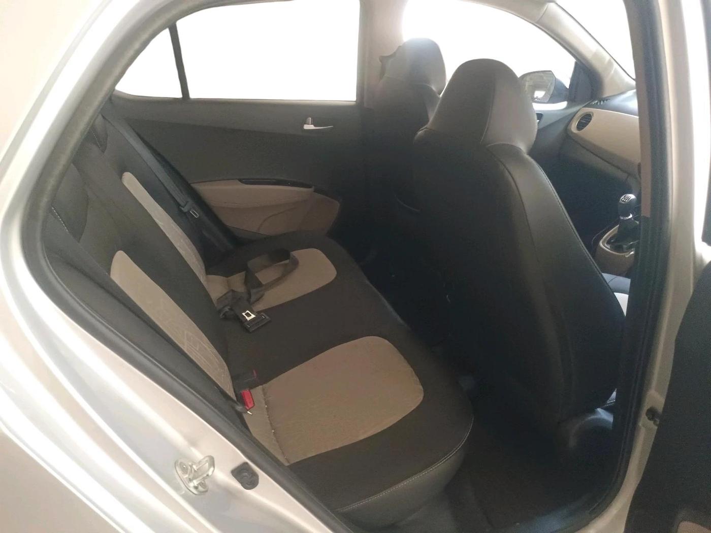 2015 Hyundai Grand i10 SPORTZ 1.2 KAPPA VTVT, Petrol, Manual, 35,770 km, interior