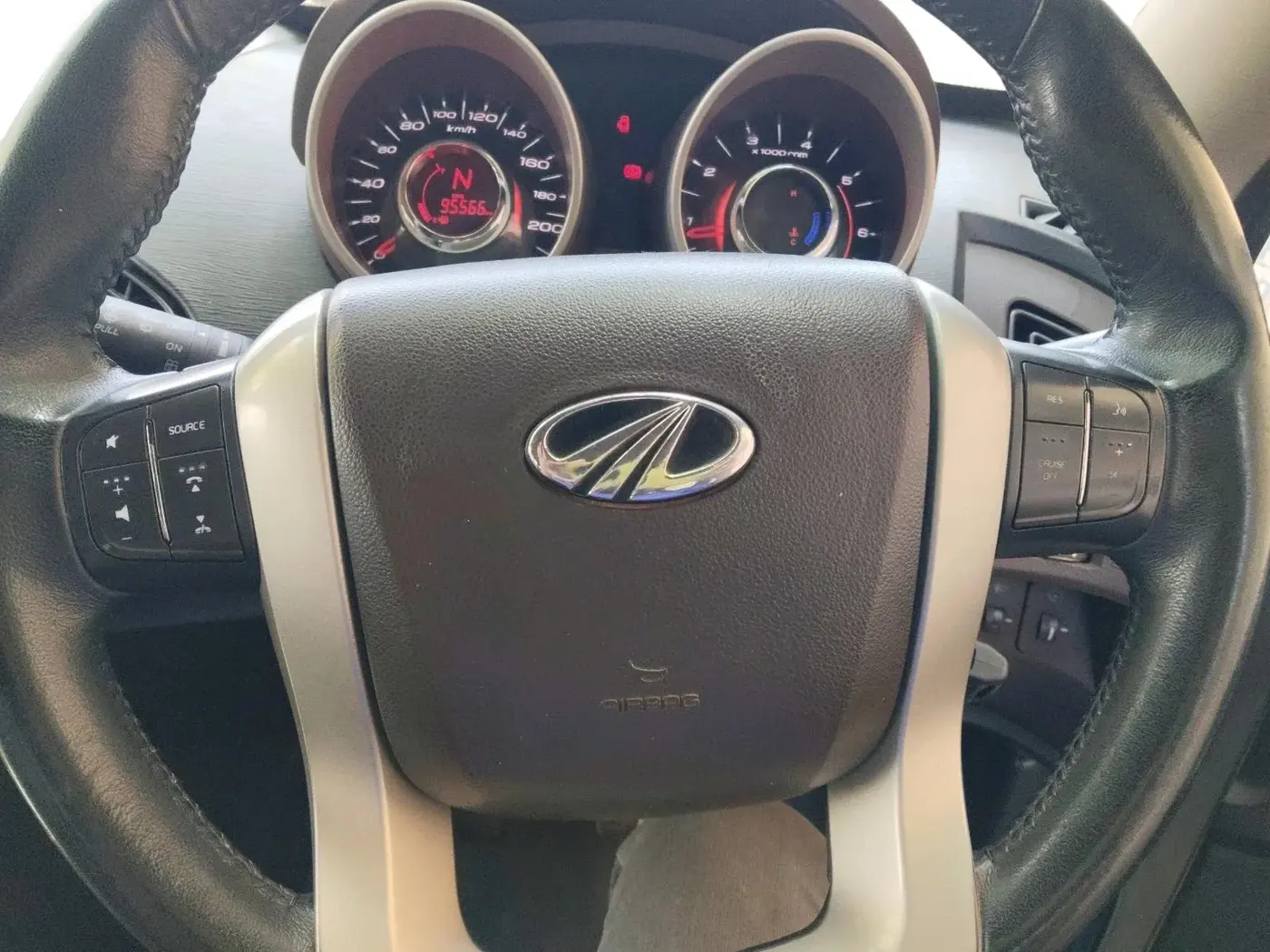 2014 Mahindra XUV500 W8, Diesel, Manual, 95,566 km, interior