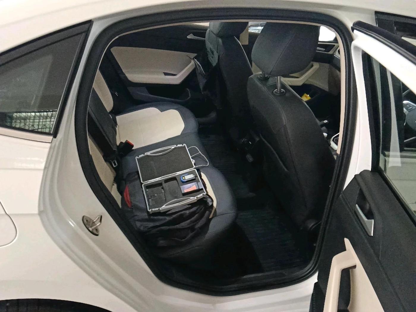 2023 Volkswagen VIRTUS TOPLINE TSI 1.0 AT, Petrol, Automatic, 7,630 km, interior
