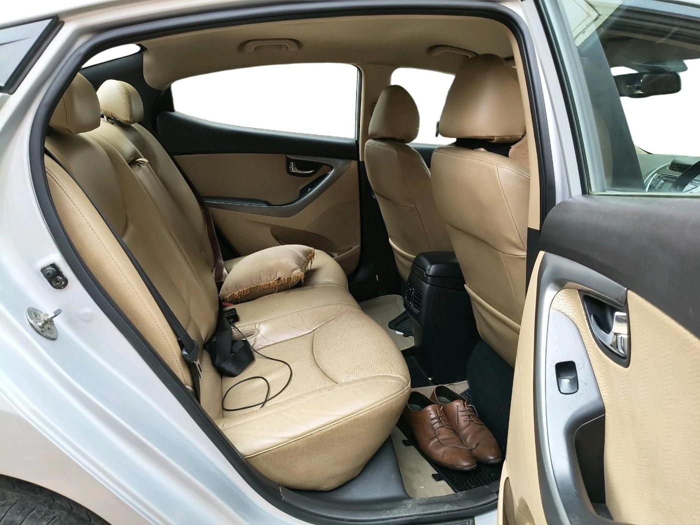 2014 Hyundai New Elantra 1.6 SX MT DIESEL, Diesel, Manual, 1,08,849 km, interior