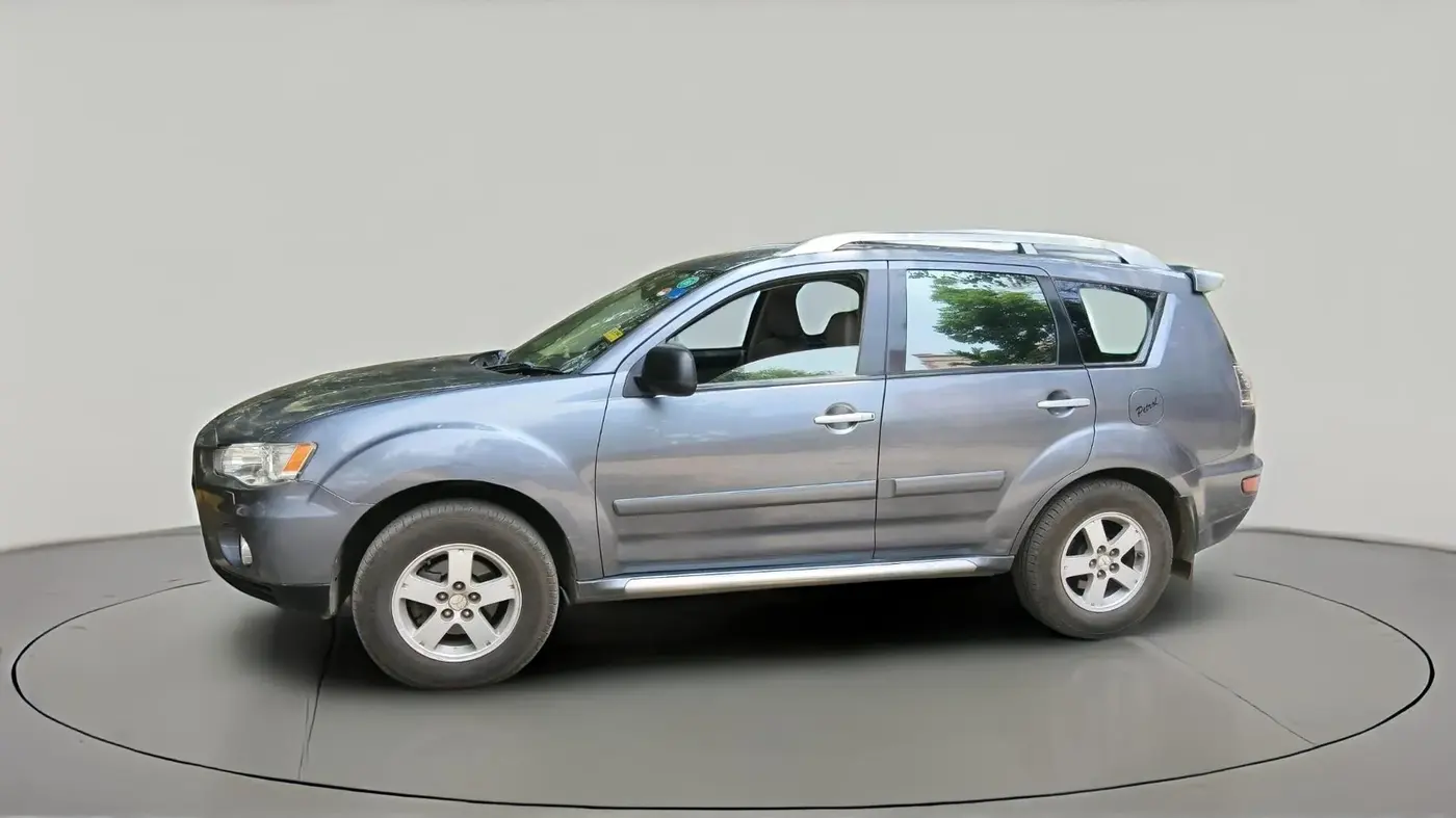 2011 Mitsubishi Outlander 2.4 MIVEC, Petrol, Automatic, 1,15,474 km, exterior