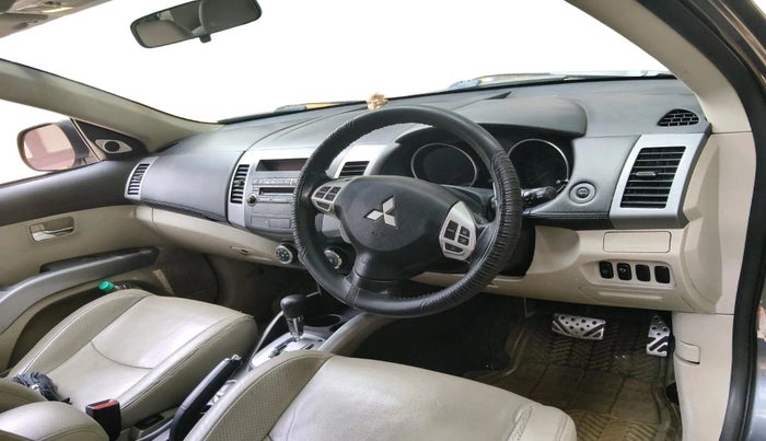 2011 Mitsubishi Outlander 2.4 MIVEC, Petrol, Automatic, 1,15,474 km, interior