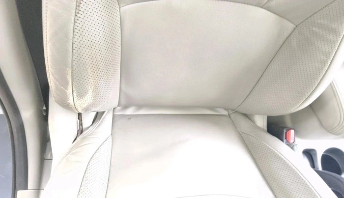 2011 Mitsubishi Outlander 2.4 MIVEC, Petrol, Automatic, 1,15,474 km, interior