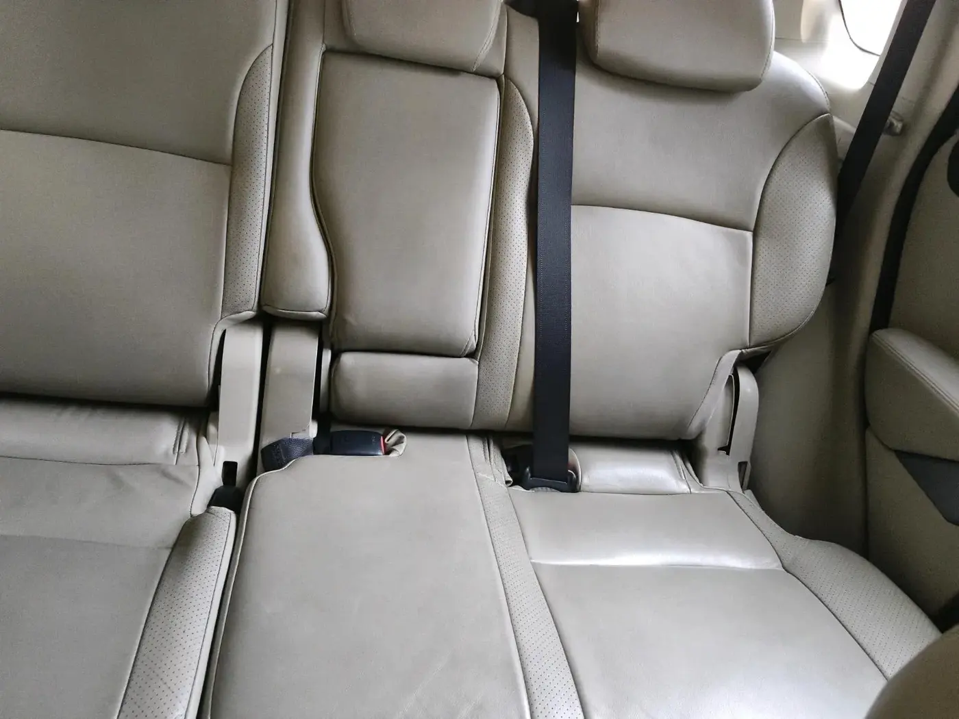 2011 Mitsubishi Outlander 2.4 MIVEC, Petrol, Automatic, 1,15,474 km, interior