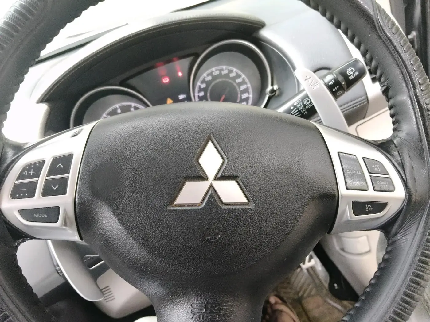 2011 Mitsubishi Outlander 2.4 MIVEC, Petrol, Automatic, 1,15,474 km, interior