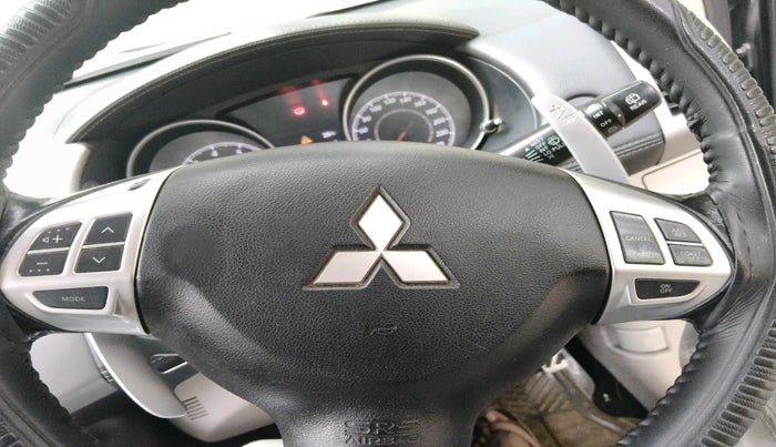 2011 Mitsubishi Outlander 2.4 MIVEC, Petrol, Automatic, 1,15,474 km, interior