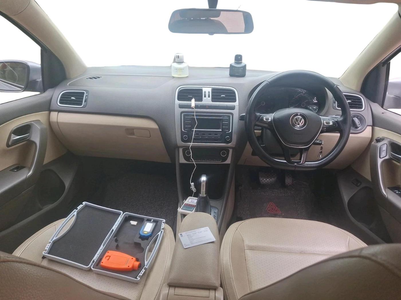 2015 Volkswagen Vento HIGHLINE 1.5 AT, Diesel, Automatic, 80,170 km, interior