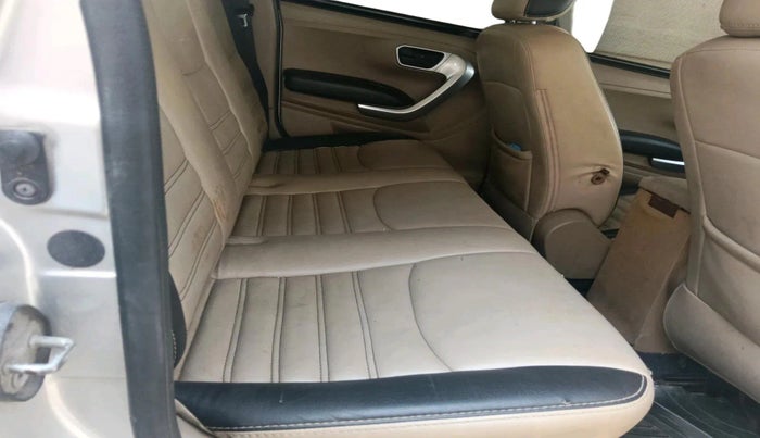 2016 Mahindra TUV300 T8, Diesel, Manual, 76,127 km, interior