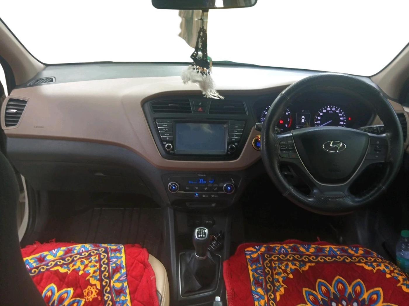 2017 Hyundai Elite i20 ASTA 1.2 (O), Petrol, Manual, 80,151 km, interior