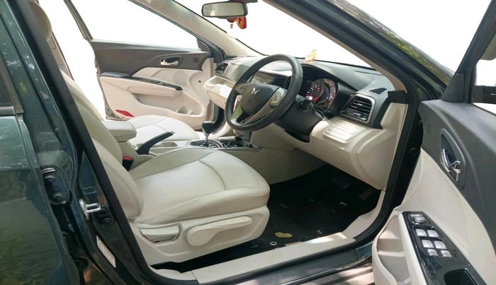 2023 Mahindra XUV300 W8 (O) 1.2 PETROL AMT, Petrol, Automatic, 7,773 km, interior