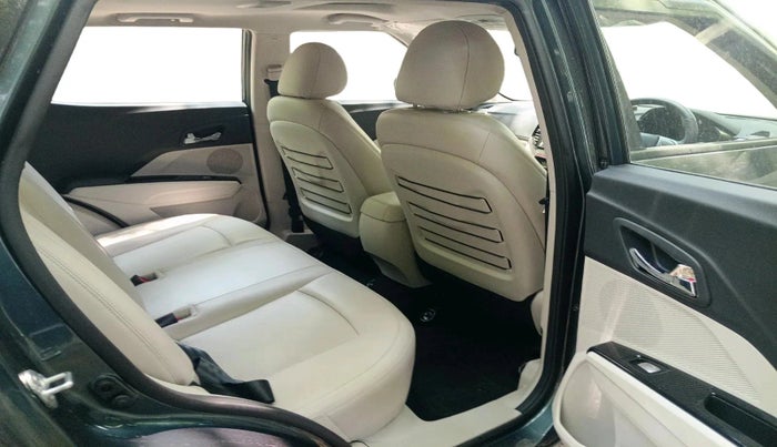 2023 Mahindra XUV300 W8 (O) 1.2 PETROL AMT, Petrol, Automatic, 7,773 km, interior