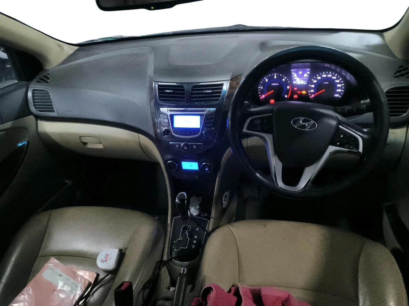 2014 Hyundai Verna FLUIDIC 1.6 CRDI SX AT, Diesel, Automatic, 1,42,435 km, interior