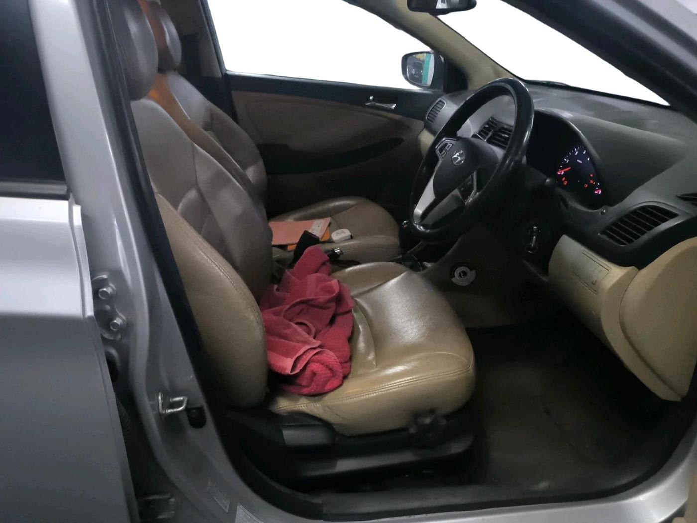 2014 Hyundai Verna FLUIDIC 1.6 CRDI SX AT, Diesel, Automatic, 1,42,435 km, interior