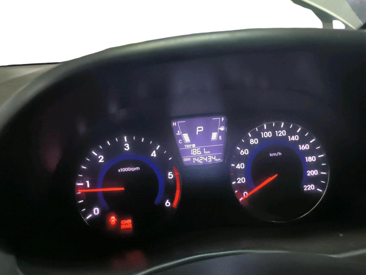 2014 Hyundai Verna FLUIDIC 1.6 CRDI SX AT, Diesel, Automatic, 1,42,435 km, interior