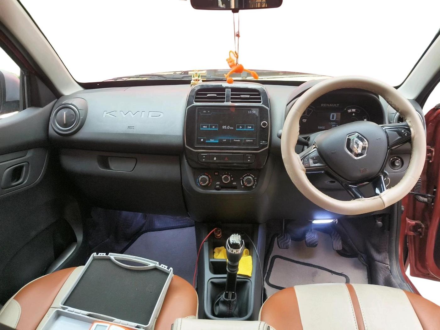 2024 Renault Kwid RXT 1.0, Petrol, Manual, 11,088 km, interior