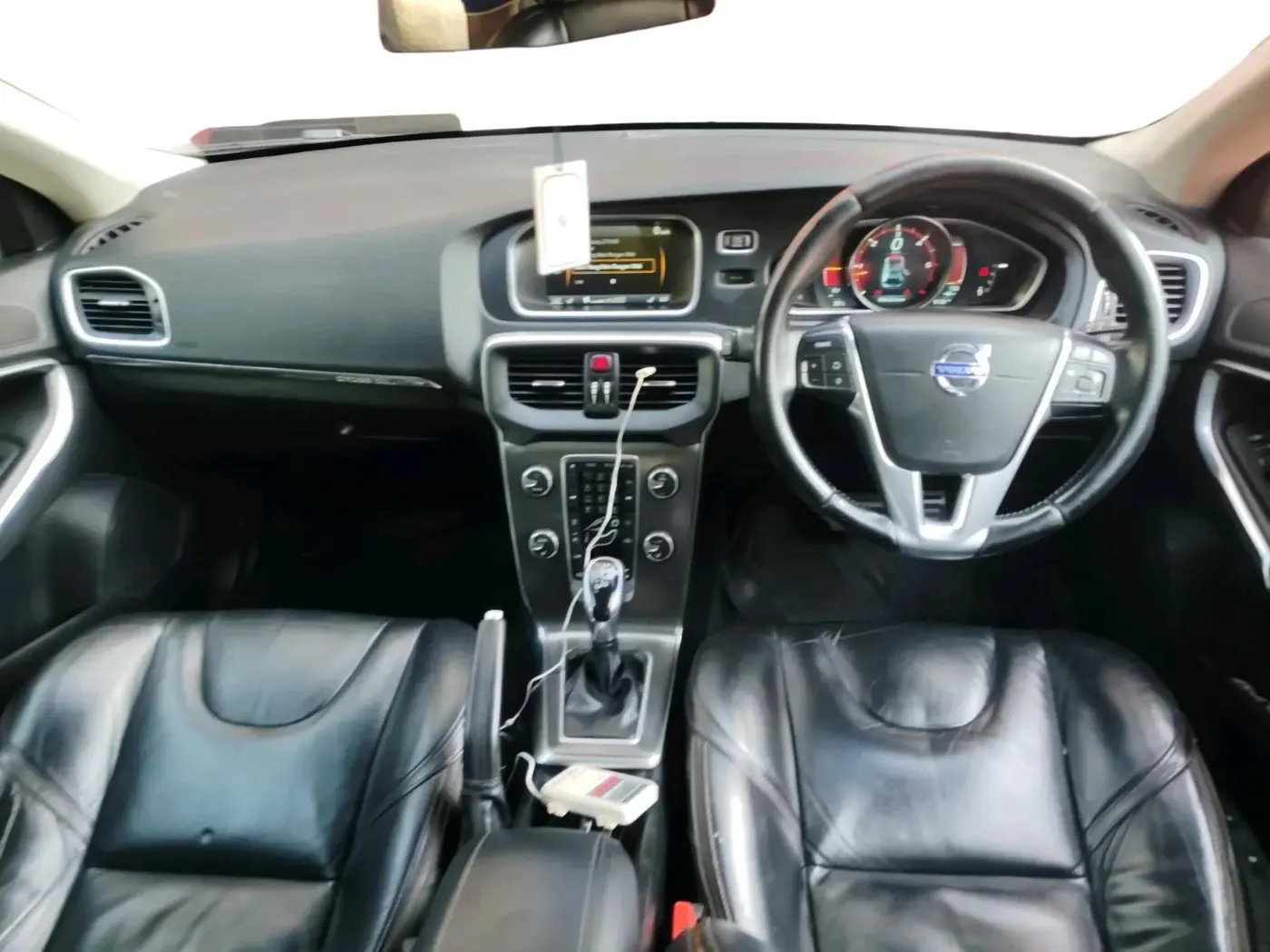2014 Volvo V40 Cross Country D3, Diesel, Automatic, 1,05,385 km, interior