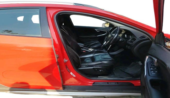 2014 Volvo V40 Cross Country D3, Diesel, Automatic, 1,05,385 km, interior