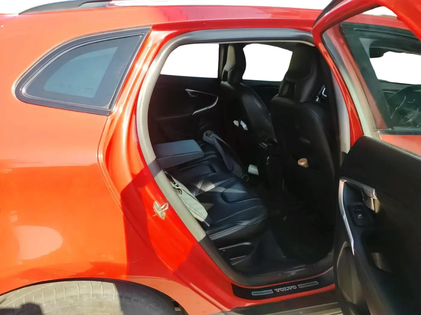 2014 Volvo V40 Cross Country D3, Diesel, Automatic, 1,05,385 km, interior