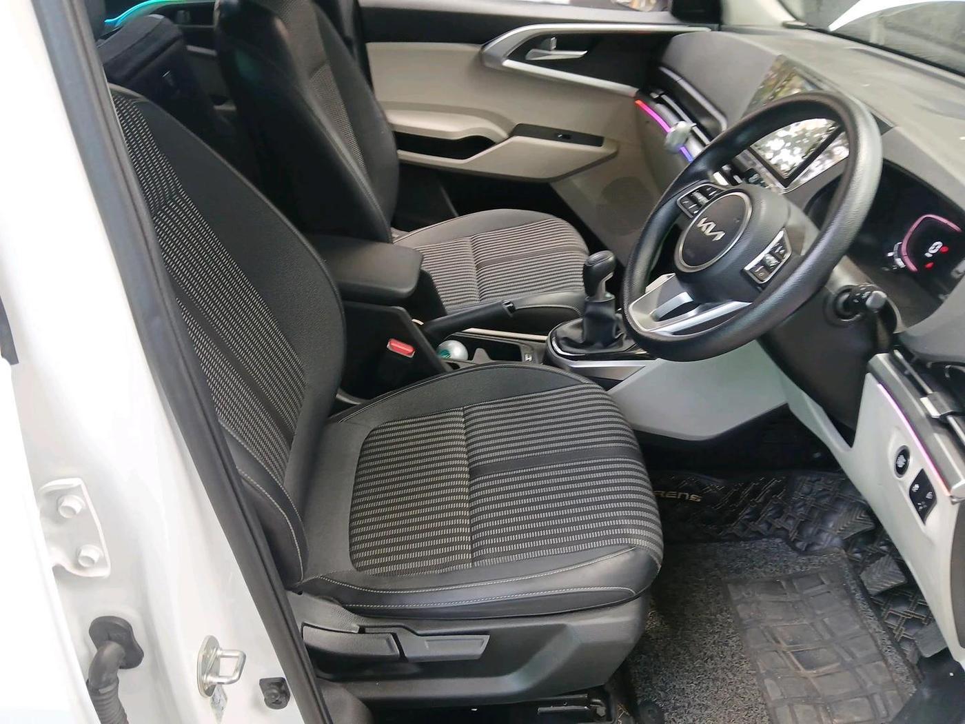 2022 KIA CARENS PRESTIGE PLUS 1.4 PETROL 7 STR, Petrol, Manual, 15,863 km, interior