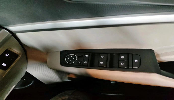 2022 KIA CARENS PRESTIGE PLUS 1.4 PETROL 7 STR, Petrol, Manual, 17,667 km, interior