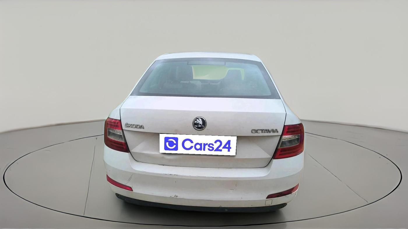 2013 Skoda Octavia AMBITION 2.0 TDI, Diesel, Manual, 1,52,870 km, exterior