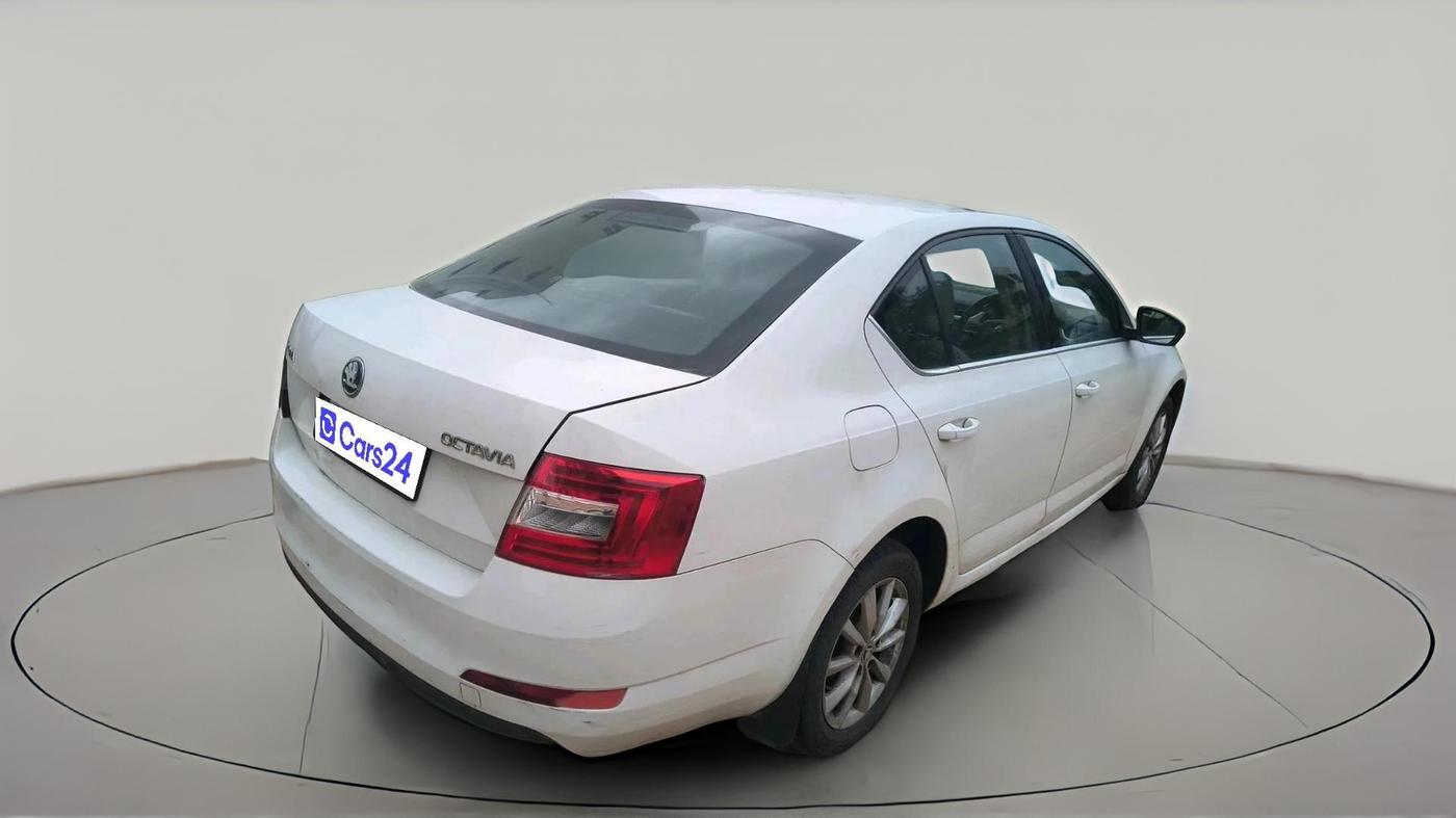 2013 Skoda Octavia AMBITION 2.0 TDI, Diesel, Manual, 1,52,870 km, exterior
