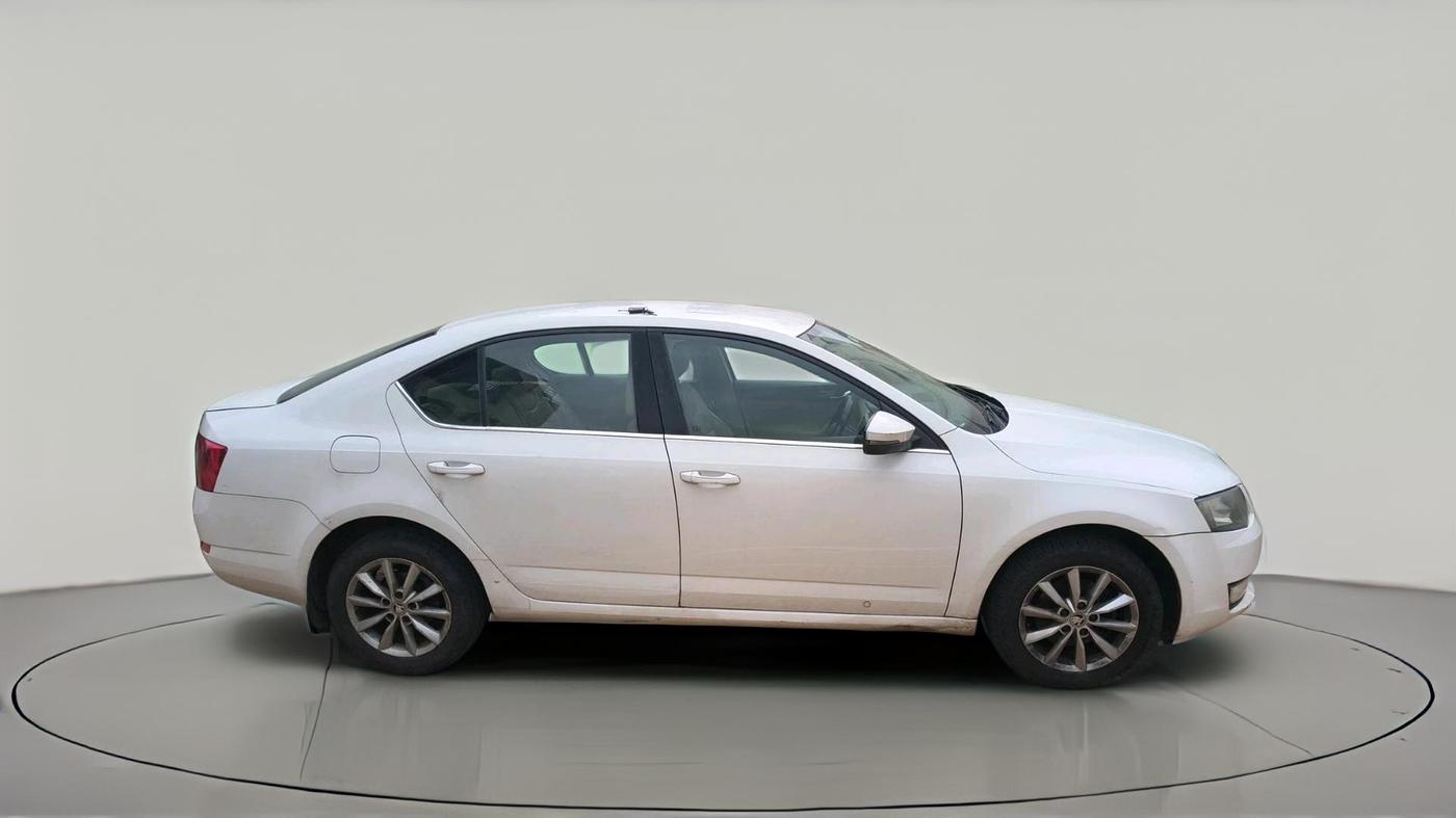 2013 Skoda Octavia AMBITION 2.0 TDI, Diesel, Manual, 1,52,870 km, exterior
