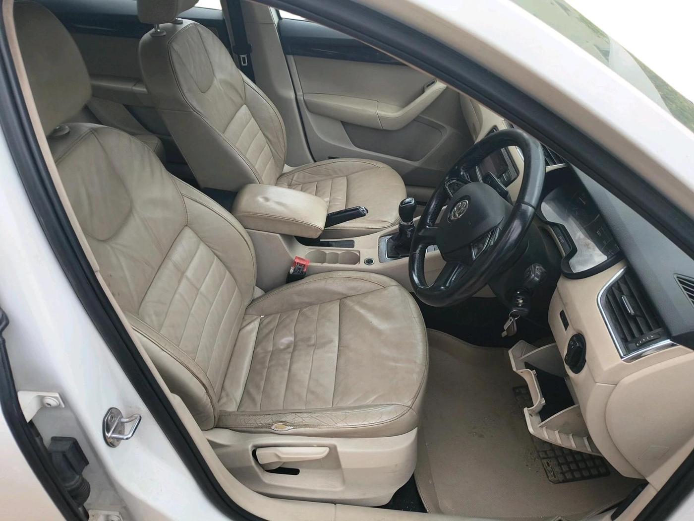 2013 Skoda Octavia AMBITION 2.0 TDI, Diesel, Manual, 1,52,870 km, interior