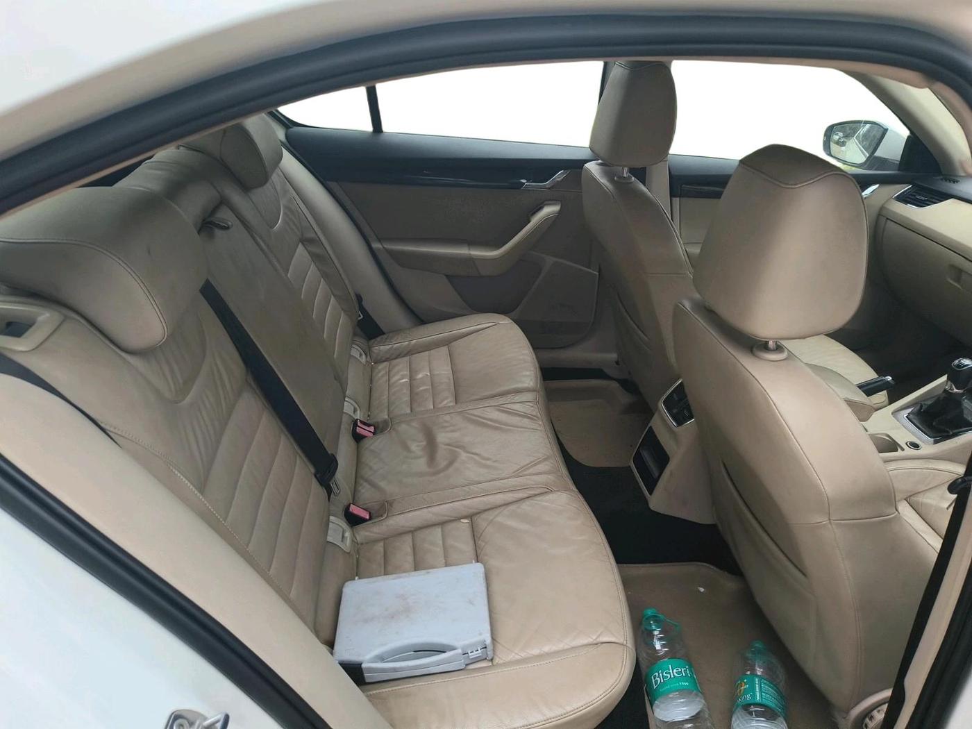 2013 Skoda Octavia AMBITION 2.0 TDI, Diesel, Manual, 1,52,870 km, interior