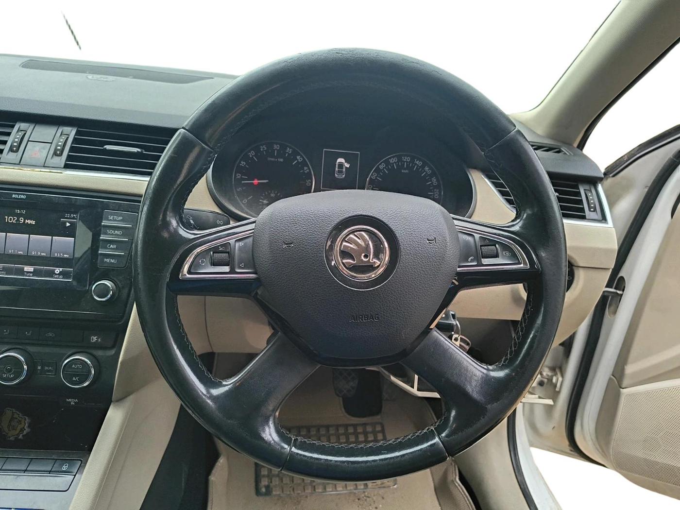 2013 Skoda Octavia AMBITION 2.0 TDI, Diesel, Manual, 1,52,870 km, interior