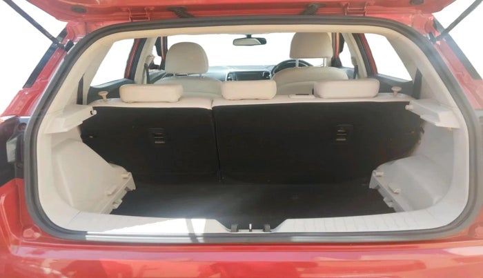 2020 Mahindra XUV300 W8 (O) 1.2 PETROL, Petrol, Manual, 64,000 km, exterior