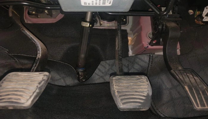 2020 Mahindra XUV300 W8 (O) 1.2 PETROL, Petrol, Manual, 64,000 km, interior