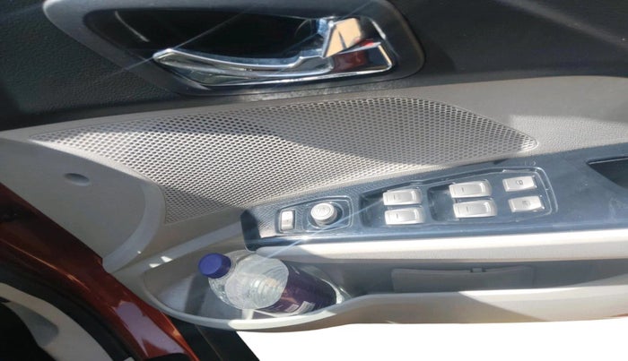 2020 Mahindra XUV300 W8 (O) 1.2 PETROL, Petrol, Manual, 64,000 km, interior