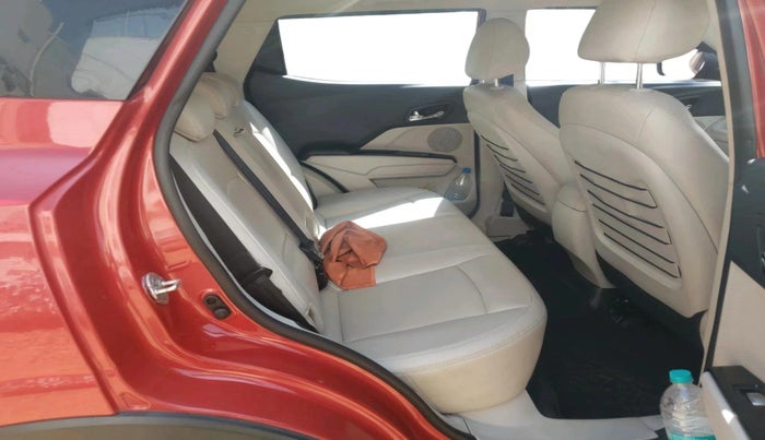 2020 Mahindra XUV300 W8 (O) 1.2 PETROL, Petrol, Manual, 64,000 km, interior