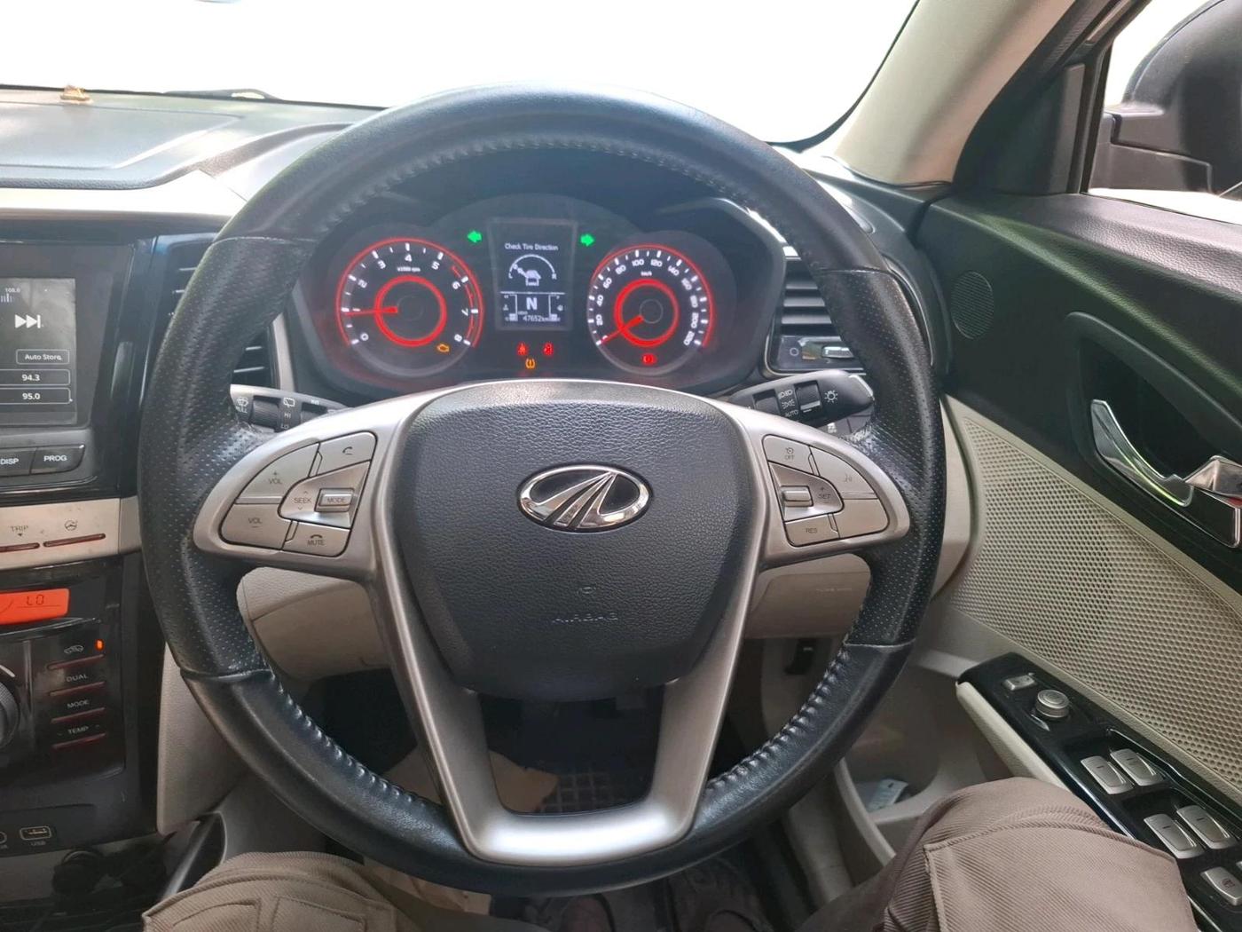 2019 Mahindra XUV300 W8 (O) 1.2 PETROL, Petrol, Manual, 47,652 km, interior