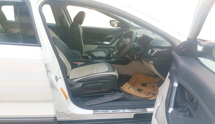 2022 Tata Safari XMA, Diesel, Automatic, 33,705 km, interior