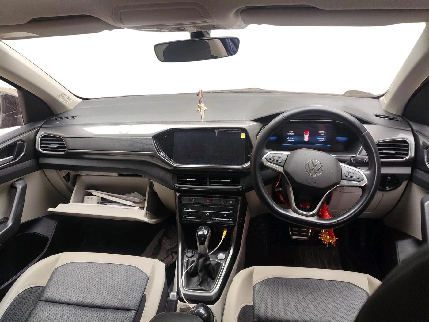 2024 Volkswagen TAIGUN TOPLINE 1.0 TSI AT, Petrol, Automatic, 38,379 km, interior