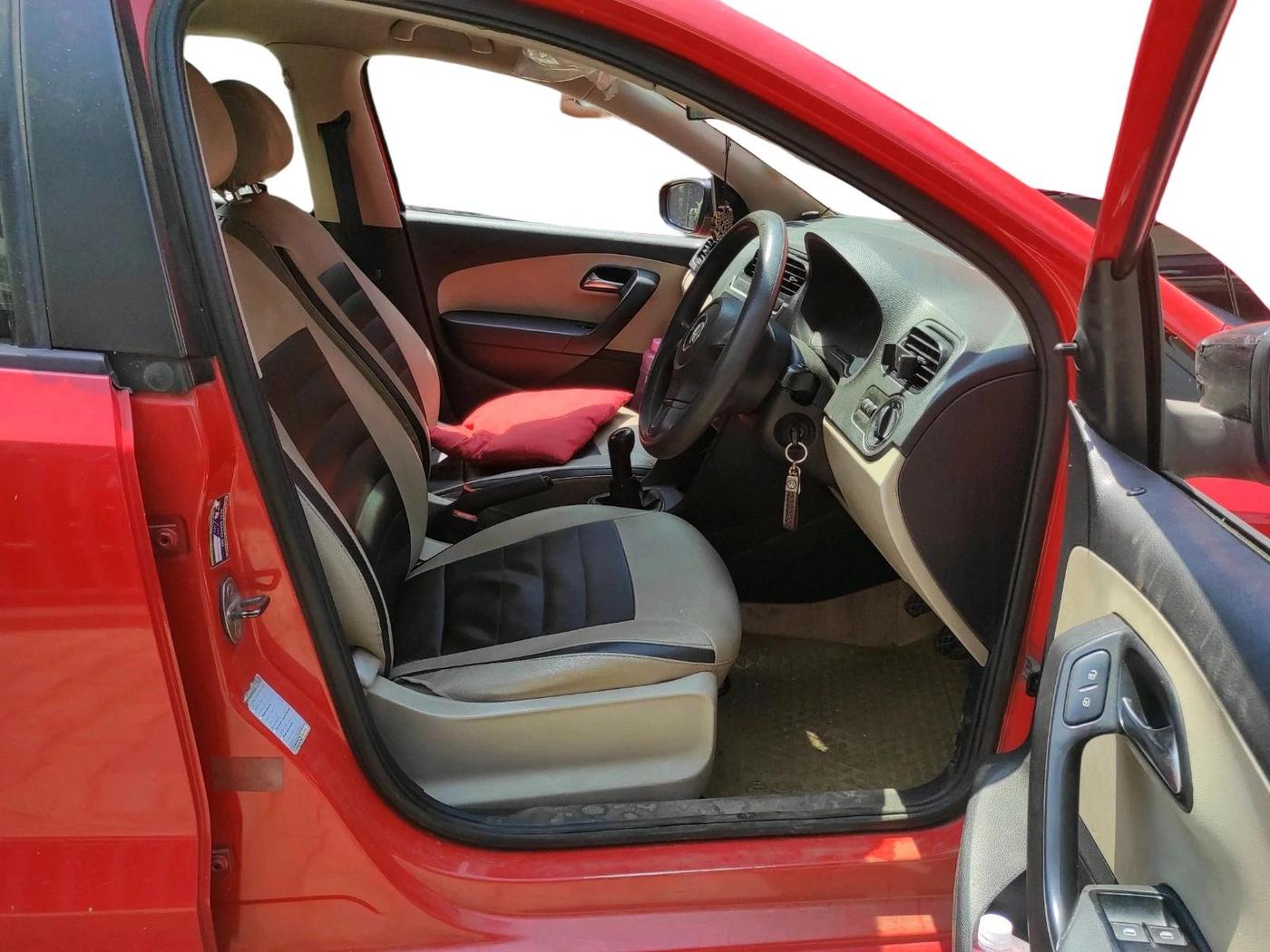 2011 Volkswagen Polo COMFORTLINE 1.2L, Diesel, Manual, 1,43,920 km, interior