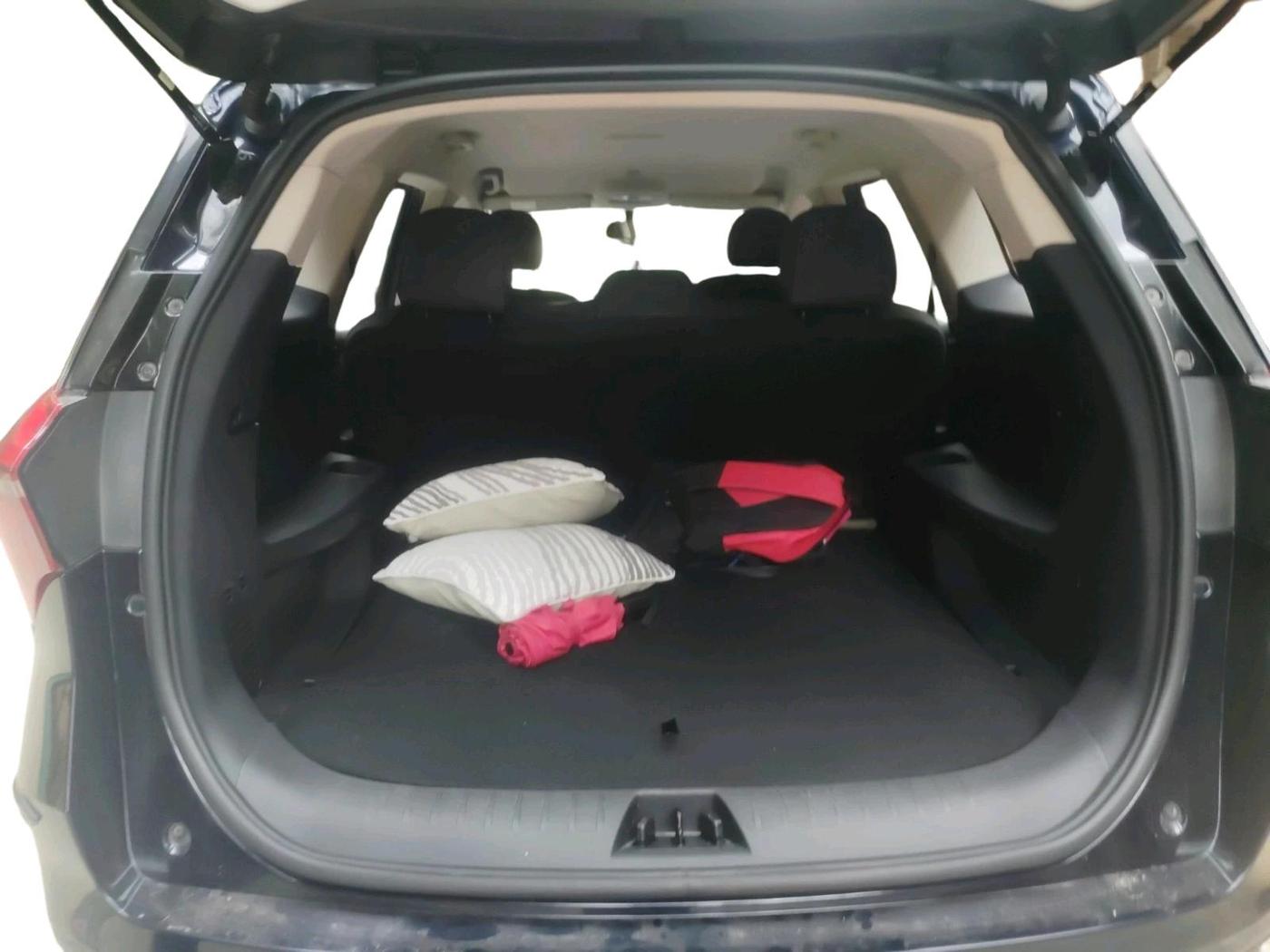 2022 Mahindra XUV700 MX P MT 5 STR, Petrol, Manual, 13,866 km, exterior