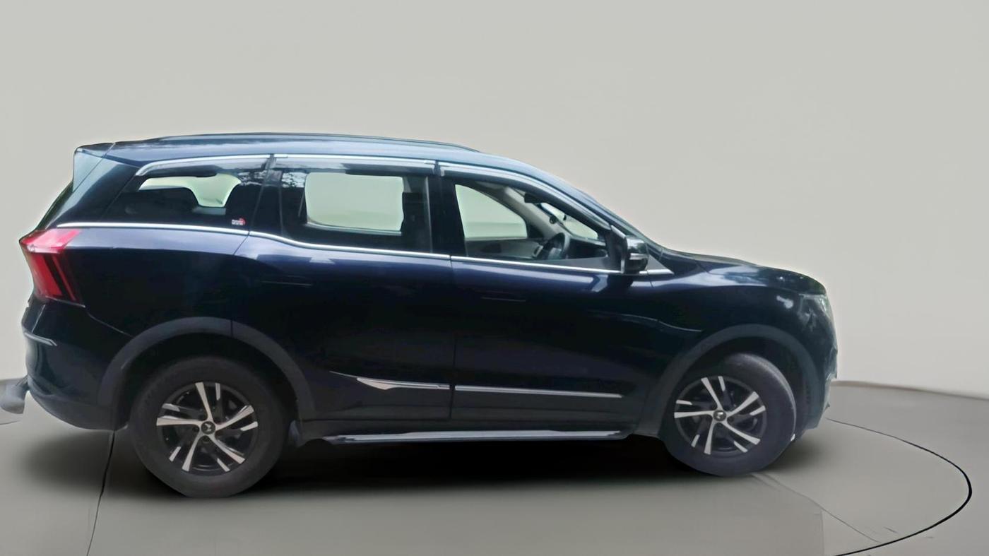 2022 Mahindra XUV700 MX P MT 5 STR, Petrol, Manual, 13,866 km, exterior