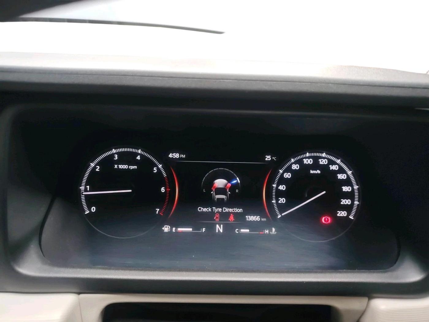 2022 Mahindra XUV700 MX P MT 5 STR, Petrol, Manual, 13,866 km, interior
